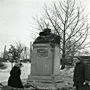 г.Серов, памятник-бюст А.К.Серову. Справа А.Колеватов
